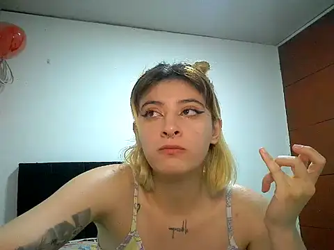 Snapshot of Mia_foster1 chatting on May 27, 1:57 am Mia foster1 online show from May 27, 1:57 am