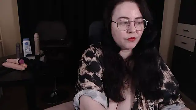 Snapshot of poshmistress chatting on May 26, 5:47 am poshmistress online show from May 26, 5:47 am