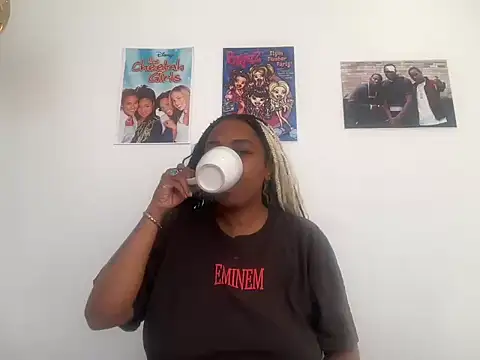 Snapshot of ChocolateCakeQueen chatting on July 28, 1:54 pm ChocolateCakeQueen online show from July 28, 1:54 pm