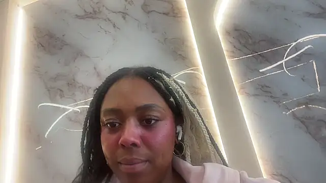 Snapshot of ChocolateCakeQueen chatting on July 28, 6:20 pm ChocolateCakeQueen online show from July 28, 6:20 pm