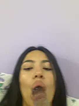 Snapshot of hannahb-e chatting on February 1, 10:55 pm hannahb-e online show from February 1, 10:55 pm