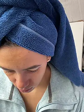 hannahb-e online show from April 2, 2:37 pm