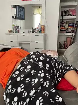 hannahb-e online show from April 18, 7:58 pm