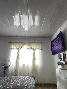 Snapshot of hannahb-e chatting on May 29, 1:53 pm hannahb-e online show from May 29, 1:53 pm