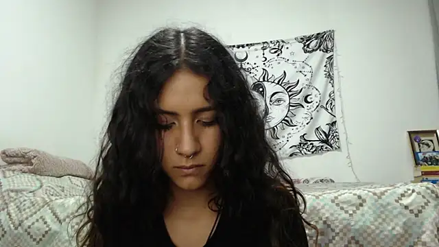 Snapshot of AlinaWoolf_ chatting on December 25, 4:33 am AlinaWoolf  online show from December 25, 4:33 am