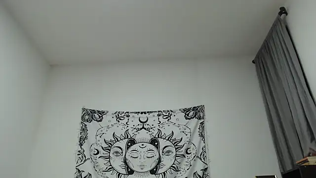 Snapshot of AlinaWoolf_ chatting on January 24, 4:27 am AlinaWoolf  online show from January 24, 4:27 am