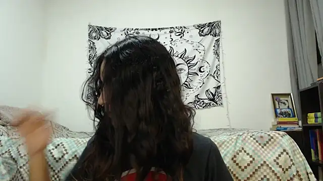 Snapshot of AlinaWoolf_ chatting on February 2, 3:43 am AlinaWoolf  online show from February 2, 3:43 am