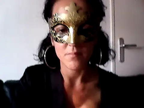Snapshot of Masquegirlmysterious chatting on October 2, 12:23 pm Masquegirlmysterious online show from October 2, 12:23 pm