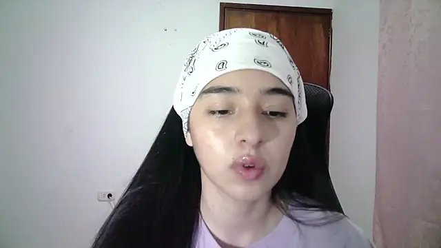 Snapshot of aineangeel chatting on October 2, 12:06 am aineangeel online show from October 2, 12:06 am