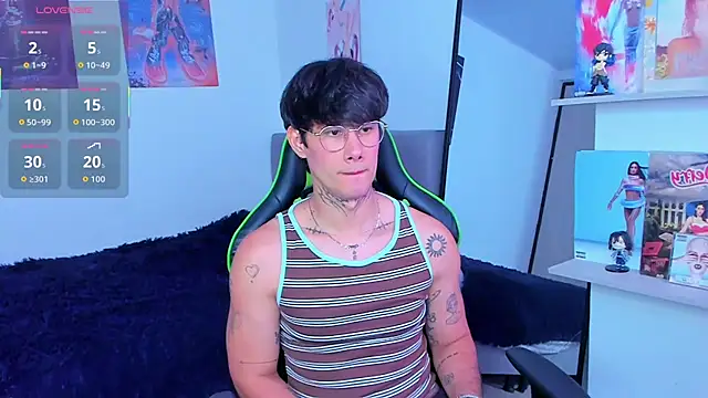 Snapshot of JayHotxxx chatting on June 24, 7:46 pm JayHotxxx online show from June 24, 7:46 pm