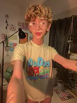 Snapshot of lyamthommpson chatting on February 7, 2:48 am lyamthommpson online show from February 7, 2:48 am