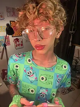 Snapshot of lyamthommpson chatting on February 8, 2:48 am lyamthommpson online show from February 8, 2:48 am