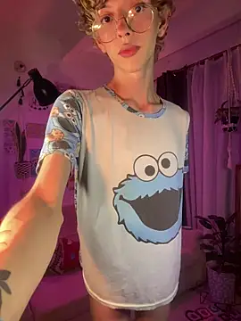 Snapshot of lyamthommpson chatting on February 21, 3:40 am lyamthommpson online show from February 21, 3:40 am