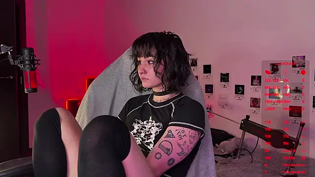 Snapshot of deadlysweet chatting on December 2, 11:18 pm deadlysweet online show from December 2, 11:18 pm