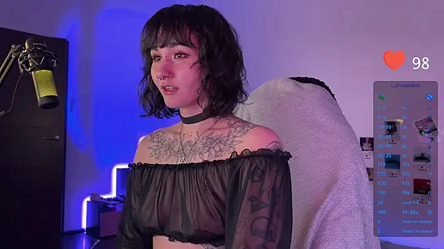 Snapshot of deadlysweet chatting on January 6, 12:16 am deadlysweet online show from January 6, 12:16 am