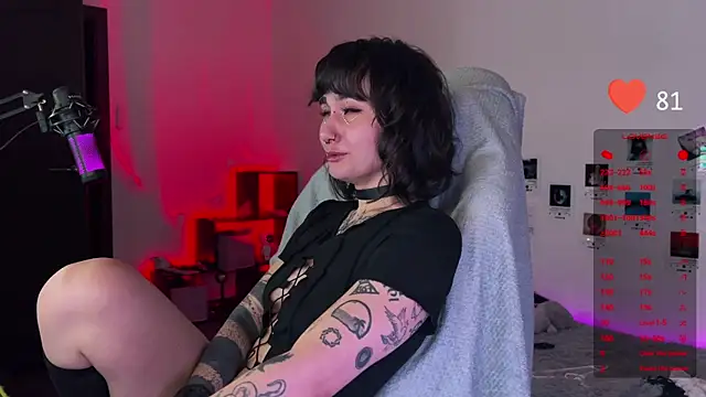 Snapshot of deadlysweet chatting on January 8, 1:00 am deadlysweet online show from January 8, 1:00 am