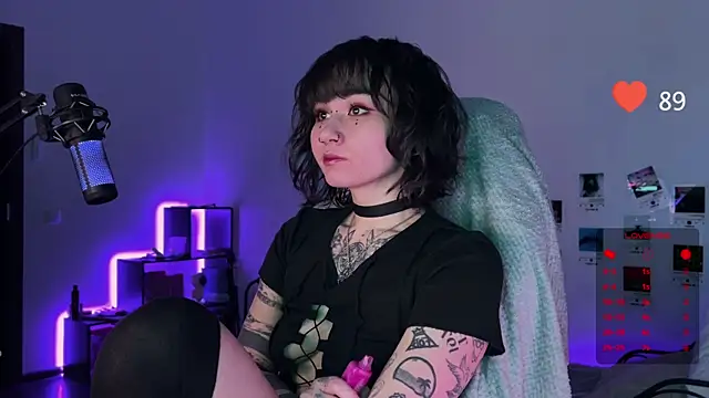 Snapshot of deadlysweet chatting on February 15, 9:59 pm deadlysweet online show from February 15, 9:59 pm