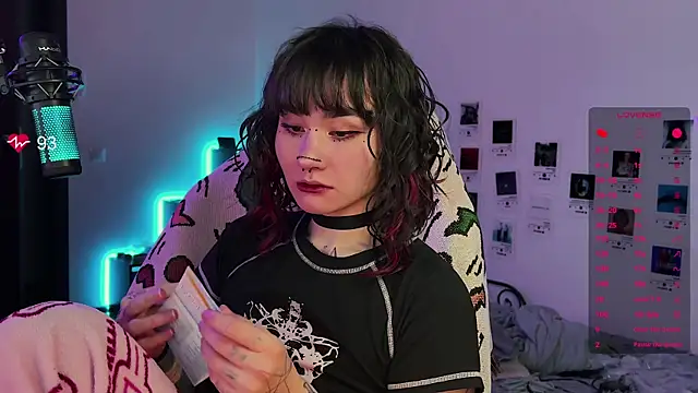 Snapshot of deadlysweet chatting on September 23, 1:19 am deadlysweet online show from September 23, 1:19 am