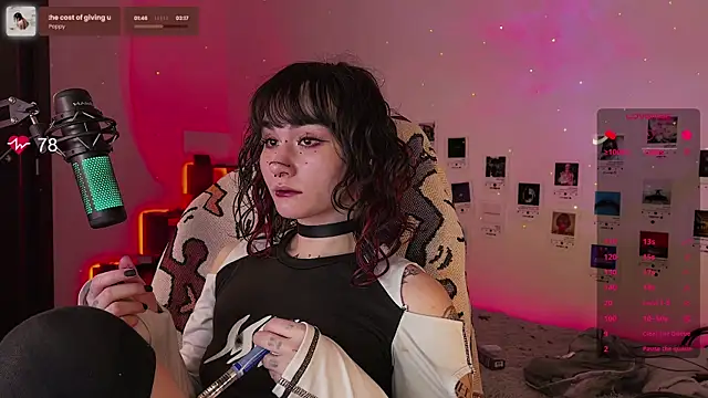 Snapshot of deadlysweet chatting on October 1, 1:22 am deadlysweet online show from October 1, 1:22 am