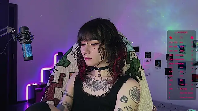 Snapshot of deadlysweet chatting on October 10, 12:42 am deadlysweet online show from October 10, 12:42 am