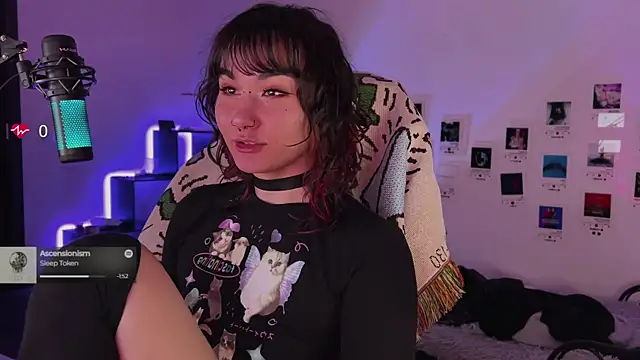 Snapshot of deadlysweet chatting on October 27, 1:31 am deadlysweet online show from October 27, 1:31 am