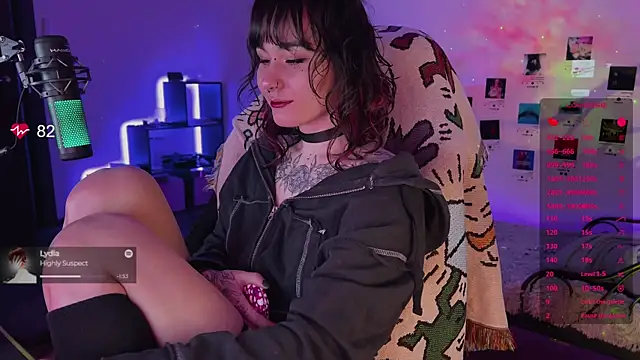 Snapshot of deadlysweet chatting on October 31, 1:17 am deadlysweet online show from October 31, 1:17 am