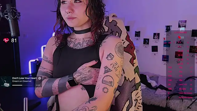 Snapshot of deadlysweet chatting on November 1, 11:40 pm deadlysweet online show from November 1, 11:40 pm