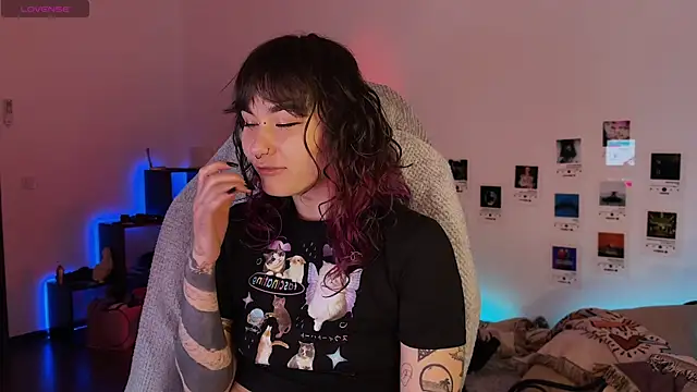 Snapshot of deadlysweet chatting on April 27, 5:55 pm deadlysweet online show from April 27, 5:55 pm