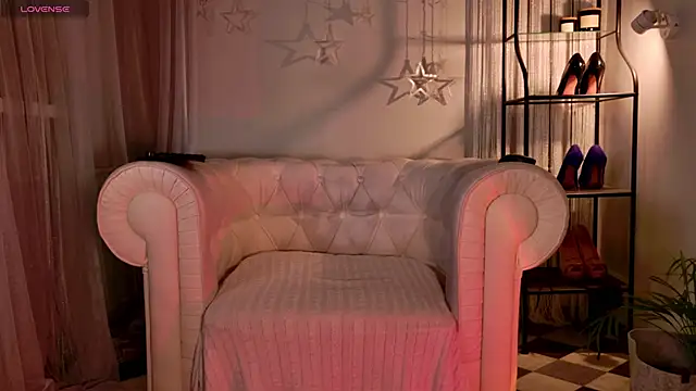 Your Little Milf online show from February 19, 6:26 pm