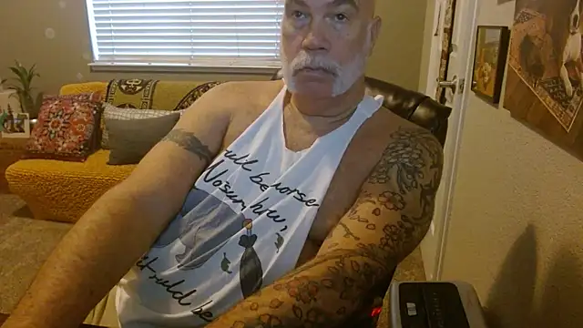 Snapshot of musclebearnips chatting on October 18, 4:19 pm musclebearnips online show from October 18, 4:19 pm