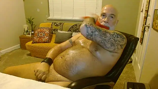 Snapshot of musclebearnips chatting on November 17, 1:11 am musclebearnips online show from November 17, 1:11 am