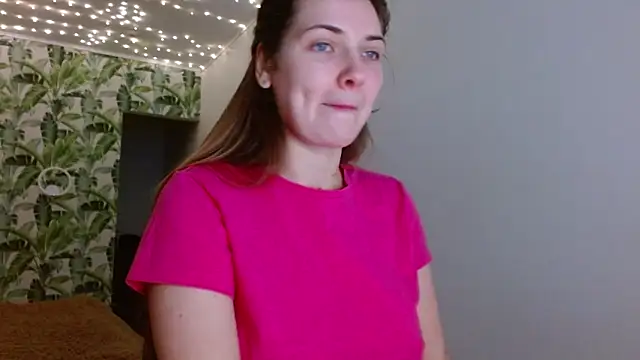 Snapshot of Olivia_shine chatting on January 7, 5:33 am Olivia shine online show from January 7, 5:33 am