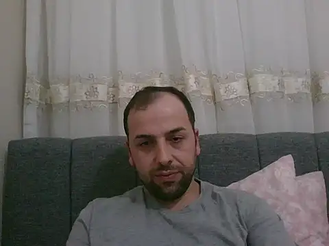 Snapshot of Yldrmm_9553 chatting on May 8, 8:36 pm Yldrmm 9553 online show from May 8, 8:36 pm