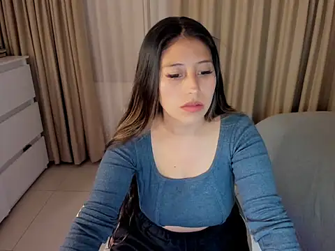 kiaraowen online show from September 27, 1:43 am