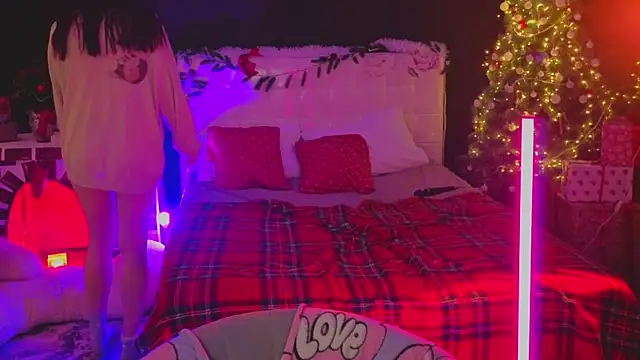 YasmineWest online show from January 8, 8:27 am