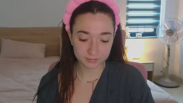 YasmineWest online show from April 5, 12:30 am