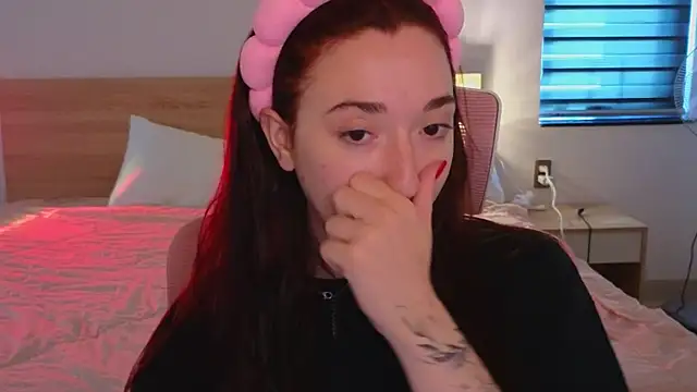 YasmineWest online show from April 14, 7:47 am