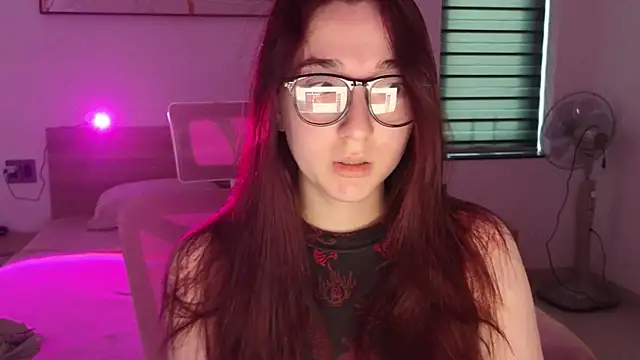 Snapshot of YasmineWest chatting on May 2, 12:15 am YasmineWest online show from May 2, 12:15 am