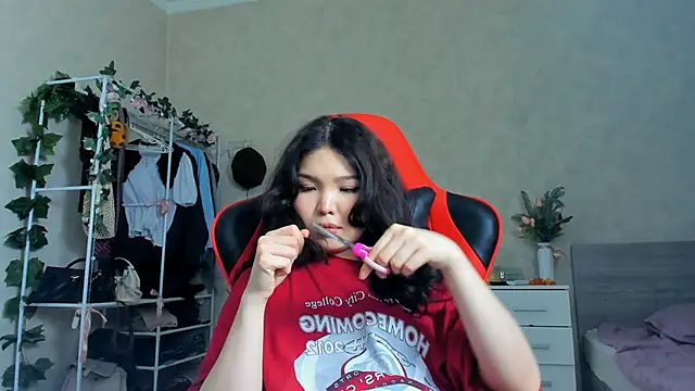 Snapshot of wastforu chatting on February 24, 2:04 pm wastforu online show from February 24, 2:04 pm