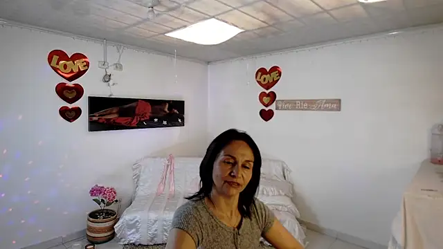 lollita 23  online show from April 20, 7:59 pm