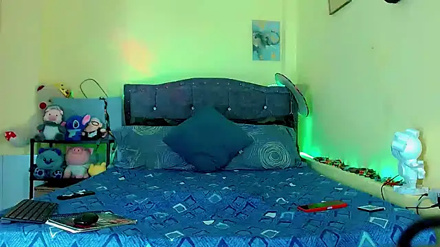 Liamscott  online show from March 21, 6:33 pm