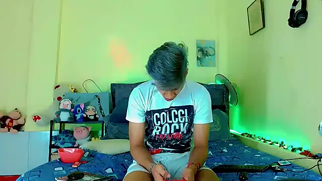 Liamscott  online show from March 25, 12:05 am