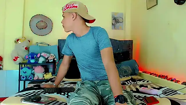 Liamscott  online show from March 31, 5:02 pm