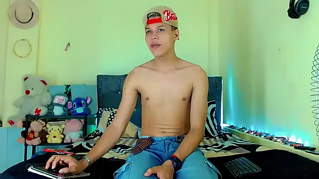 Snapshot of Liamscott_ chatting on April 20, 9:27 pm Liamscott online show from April 20, 9:27 pm