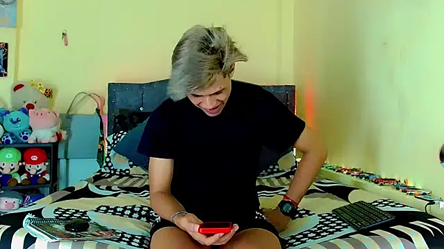 Snapshot of Liamscott_ chatting on April 23, 10:34 pm Liamscott online show from April 23, 10:34 pm