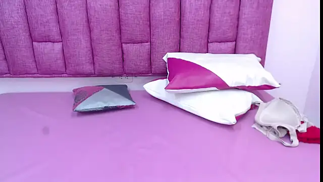 CrushOnMe  online show from February 9, 7:51 pm