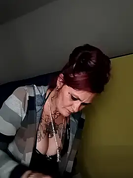 Snapshot of renegade_vyxxen chatting on January 18, 7:01 am renegade vyxxen online show from January 18, 7:01 am