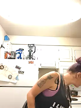 Snapshot of renegade_vyxxen chatting on February 23, 3:59 am renegade vyxxen online show from February 23, 3:59 am