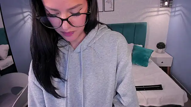 katherin smith  online show from December 7, 10:23 am