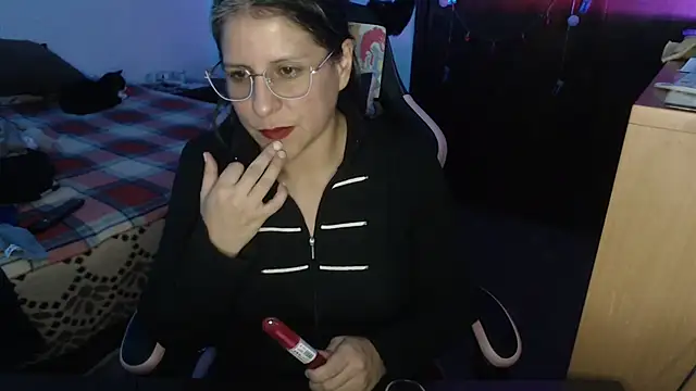 Snapshot of LucifernandaSw chatting on April 18, 2:26 am LucifernandaSw online show from April 18, 2:26 am